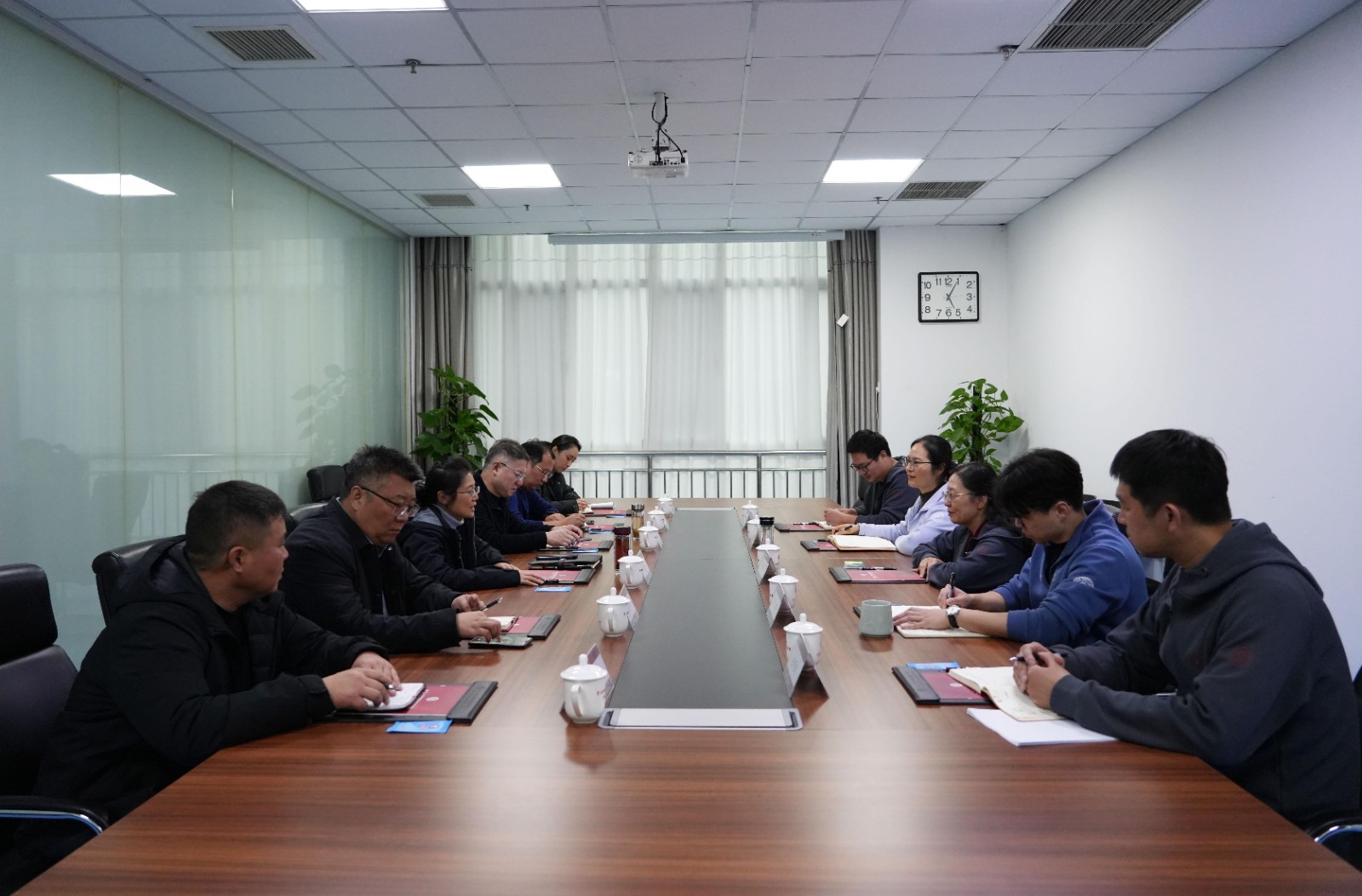 磁县政府县长闫欣欣带队到访研究院调研交流